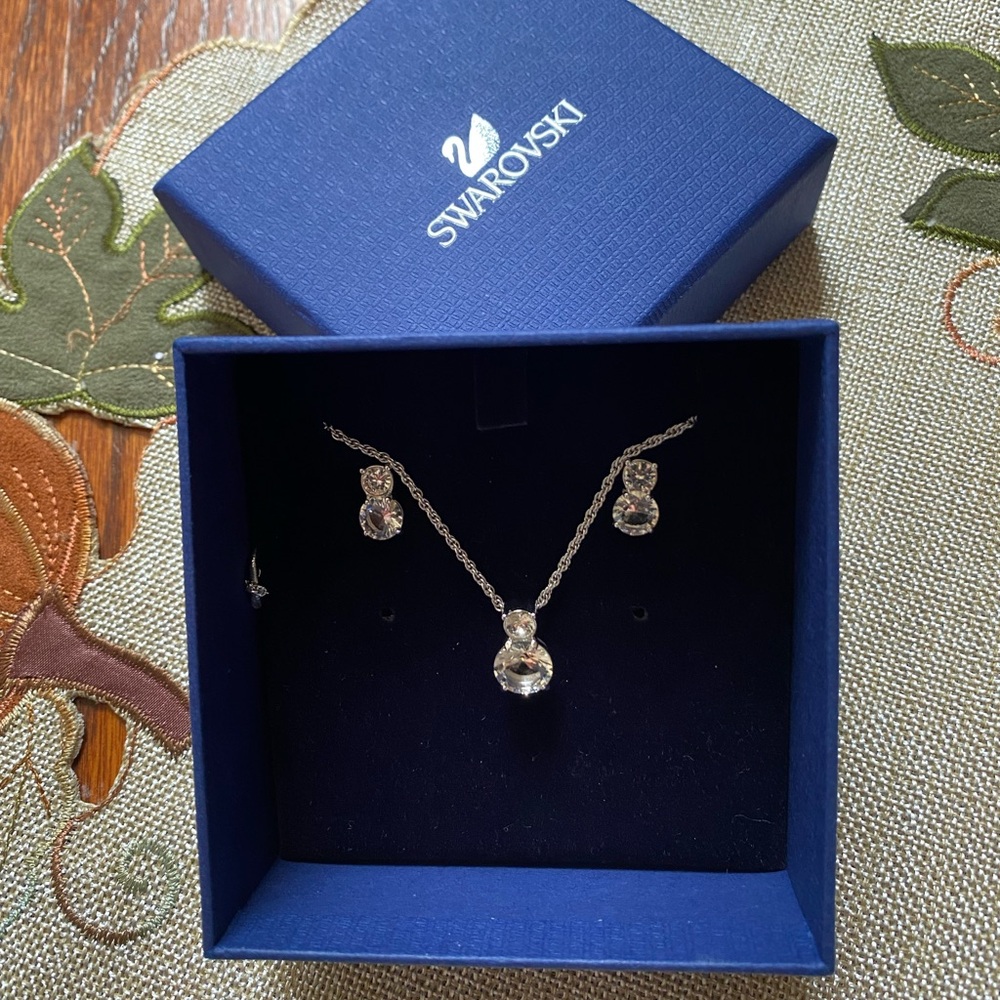 New Swarovski brilliance set with white clear crystal